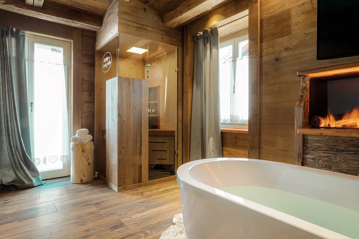 Wellnesskabine von Hydrosoft in einem gemütlichen Badezimmer